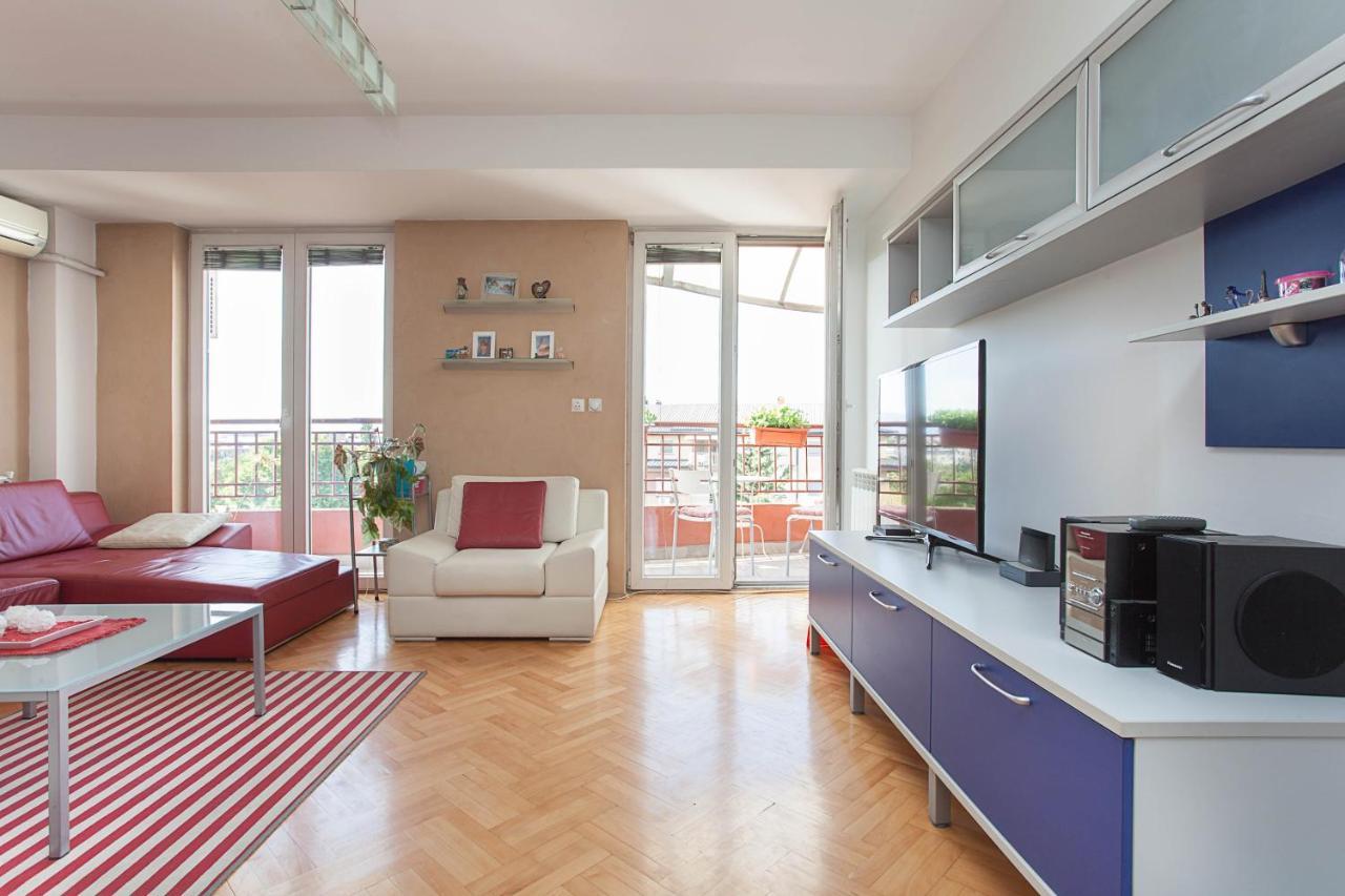 Red Apartment Szkopje Kültér fotó